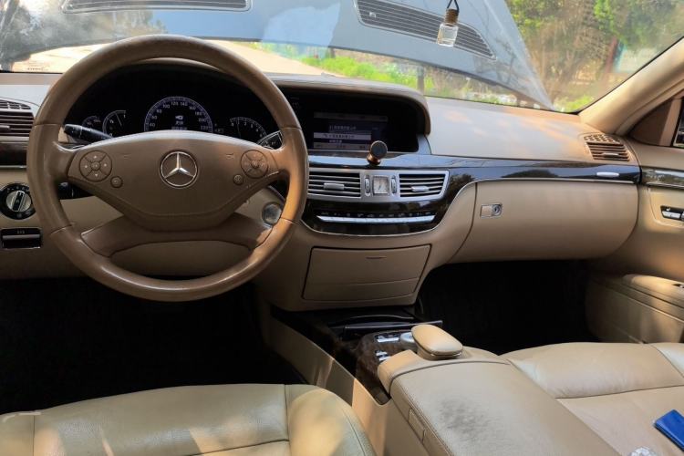 Used Mercedes-Benz S-Class 2012 S 300 L Business-Class Grand Edition Center Console