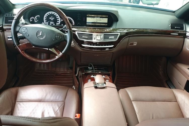 Used Mercedes-Benz S-Class 2012 S 350 L Grand Edition Center Console