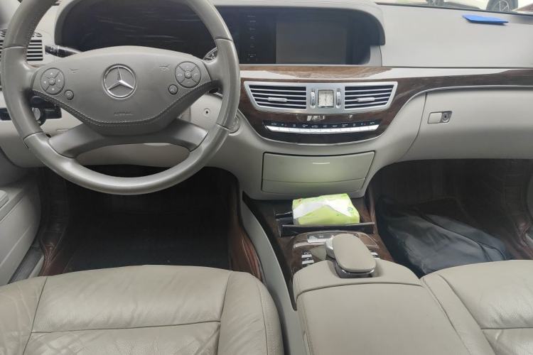 Used Mercedes-Benz S-Class 2012 S 300 L Business-Class Grand Edition Center Console