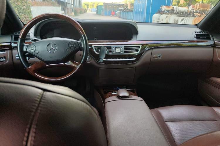 Used Mercedes-Benz S-Class 2012 S 350 L Grand Edition Center Console