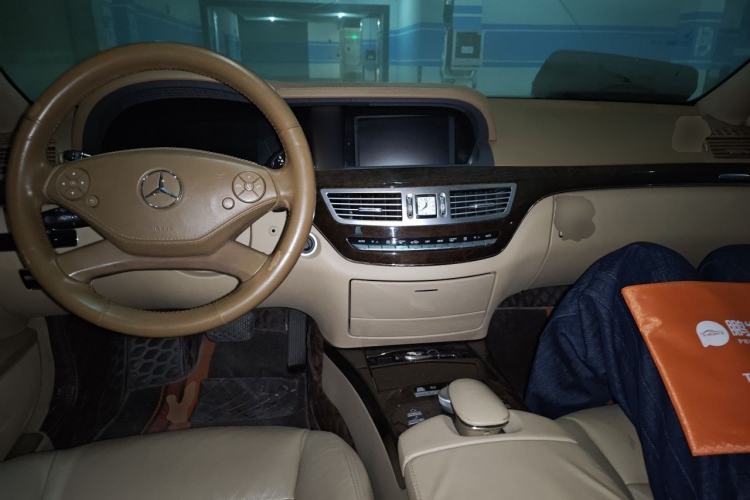 Used Mercedes-Benz S-Class 2012 S 300 L Business-Class Grand Edition Center Console