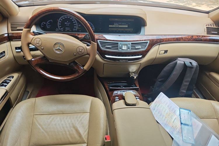 Used Mercedes-Benz S-Class 2012 S 400 L HYBRID Grand Edition Center Console