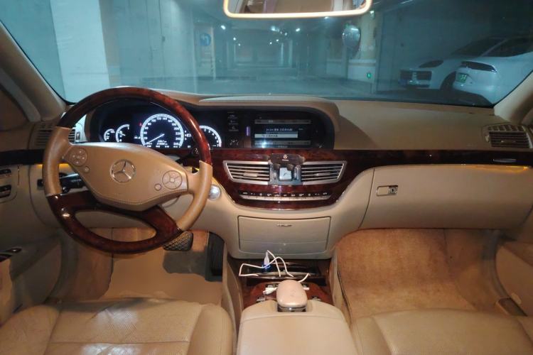 Used Mercedes-Benz S-Class 2012 S 350 L Grand Edition Center Console