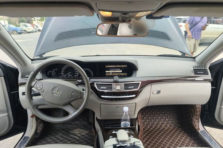 Used Mercedes-Benz S-Class 2012 S 300 L Prestige Grand Edition Center Console