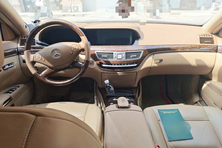 Used Mercedes-Benz S-Class 2012 S 300 L Luxury Grand Edition Center Console