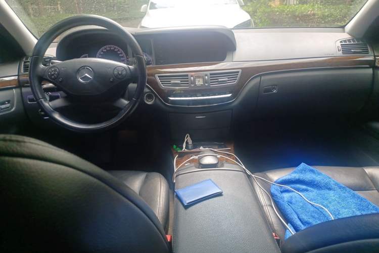 Used Mercedes-Benz S-Class 2012 S 300 L Business Standard Model Center Console