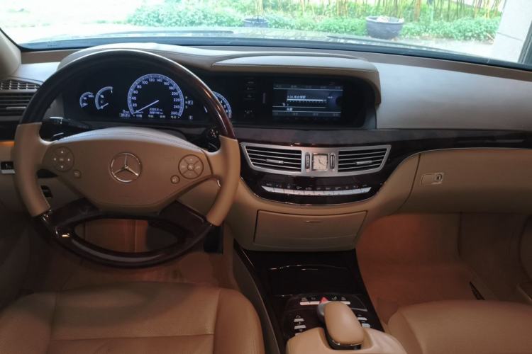 Used Mercedes-Benz S-Class 2012 S 350 L Grand Edition Center Console