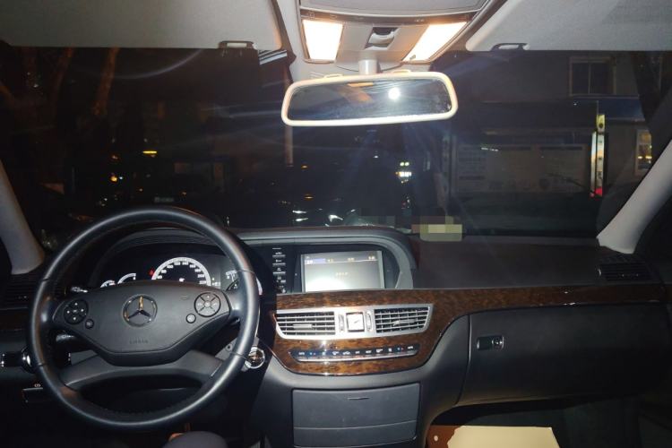 Used Mercedes-Benz S-Class 2012 S 300 L Business Standard Model Center Console