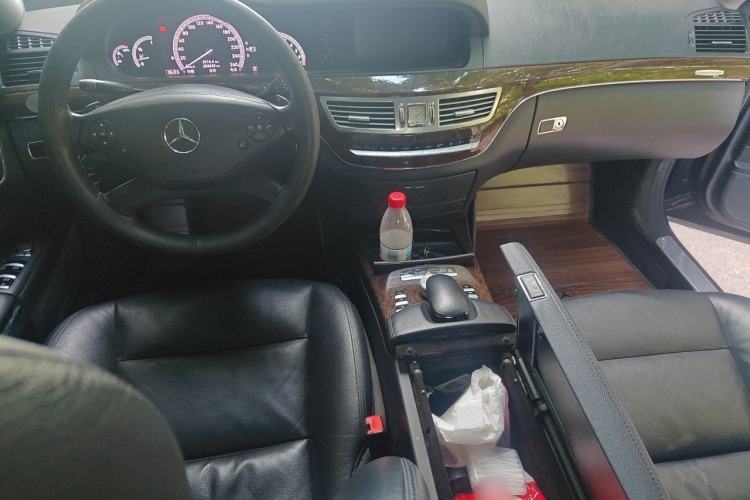 Used Mercedes-Benz S-Class 2012 S 300 L Business-Class Grand Edition Center Console