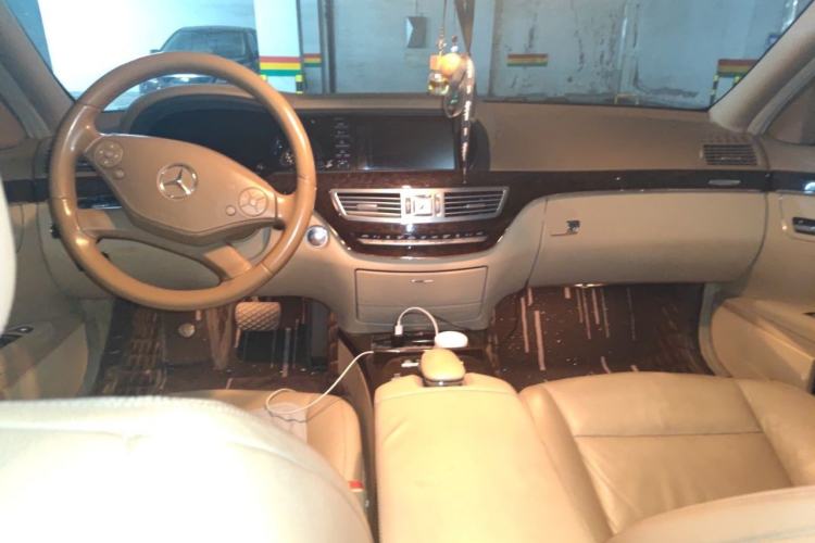 Used Mercedes-Benz S-Class 2012 S 300 L Business-Class Grand Edition Center Console