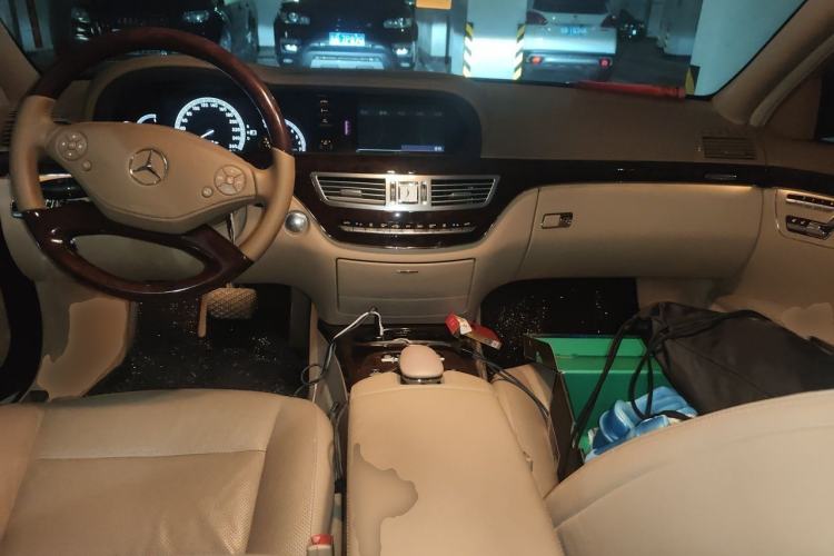 Used Mercedes-Benz S-Class 2012 S 350 L Grand Edition Center Console