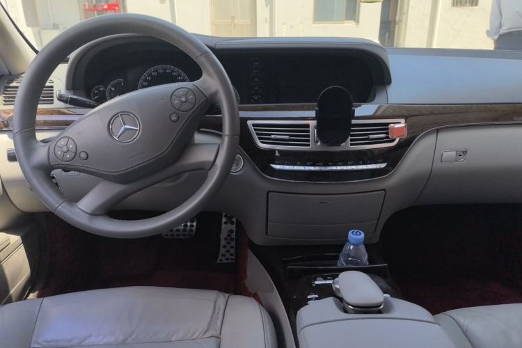Used Mercedes-Benz S-Class 2012 S 300 L Business Standard Model Center Console