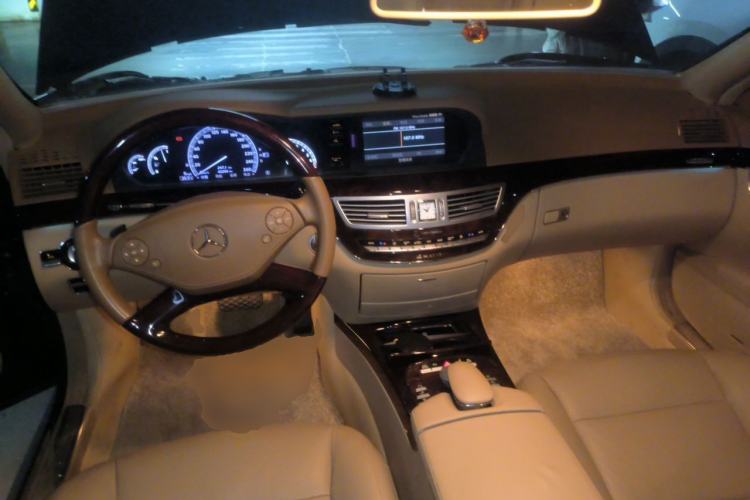 Used Mercedes-Benz S-Class 2012 S 350 L 4MATIC Grand Edition Center Console