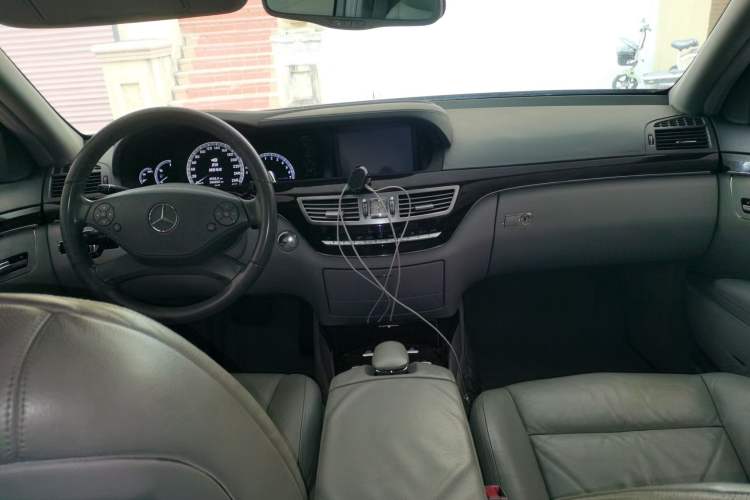 Used Mercedes-Benz S-Class 2012 S 300 L Business Standard Model Center Console