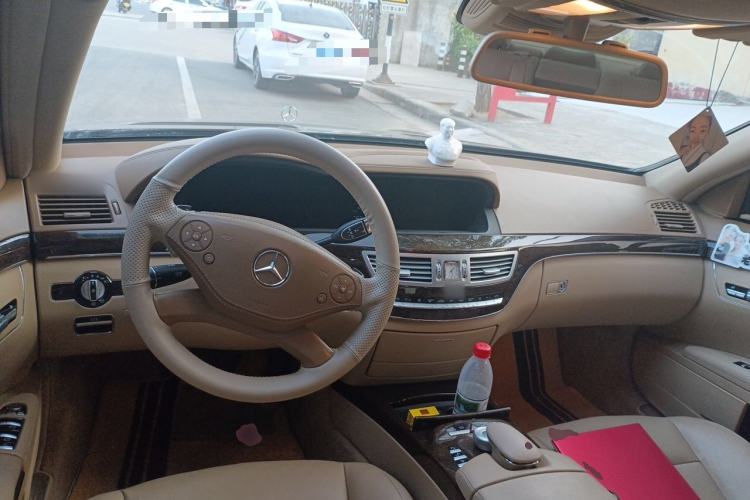 Used Mercedes-Benz S-Class 2012 S 300 L Business-Class Grand Edition Center Console