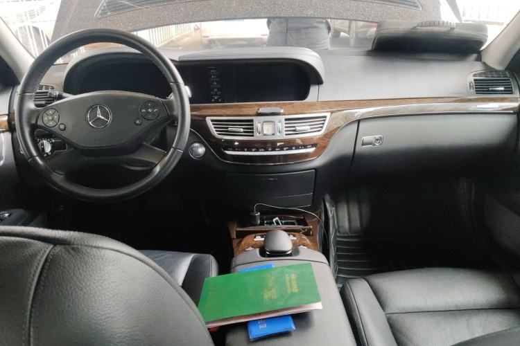 Used Mercedes-Benz S-Class 2012 S 300 L Business-Class Grand Edition Center Console