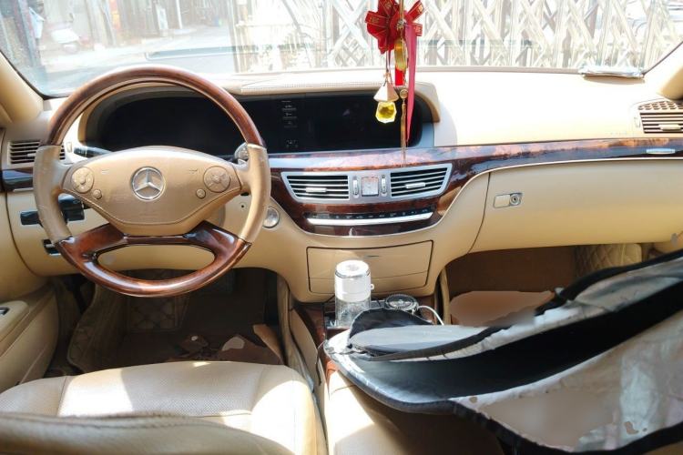 Used Mercedes-Benz S-Class 2012 S 300 L Luxury Grand Edition Center Console