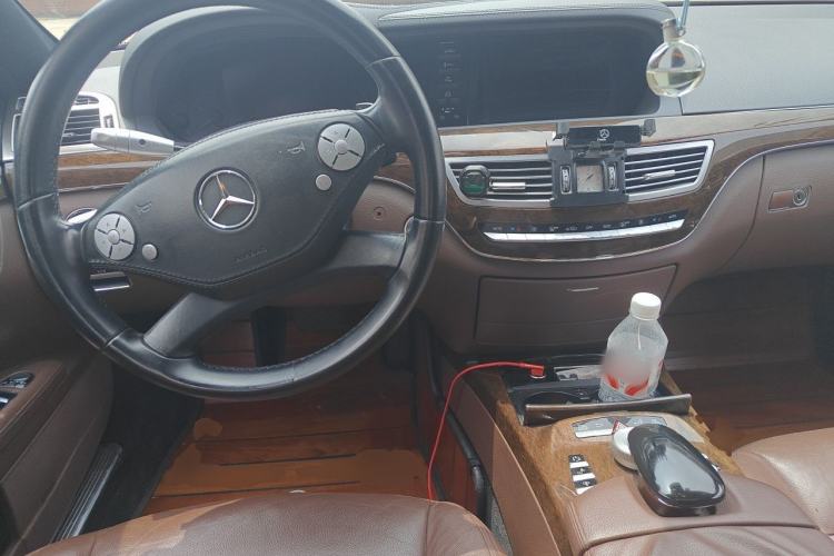 Used Mercedes-Benz S-Class 2012 S 300 L Business-Class Grand Edition Center Console