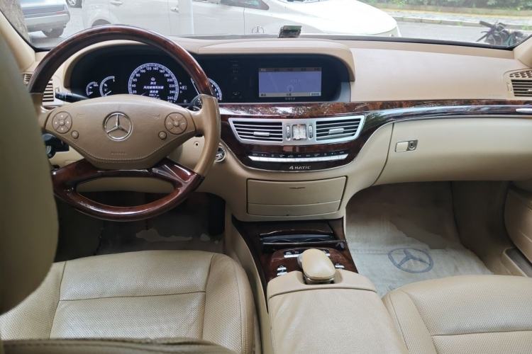 Used Mercedes-Benz S-Class 2012 S 350 L 4MATIC Grand Edition Center Console