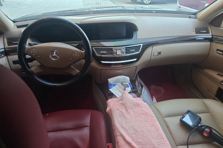 Used Mercedes-Benz S-Class 2012 S 300 L Business-Class Grand Edition Center Console