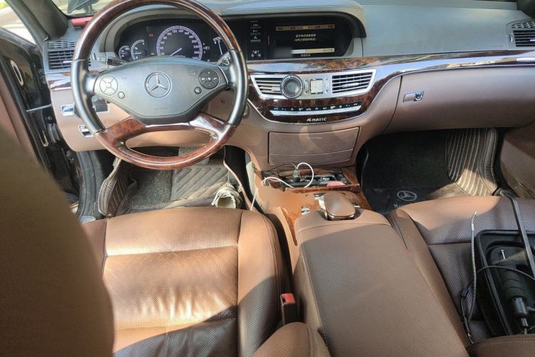 Used Mercedes-Benz S-Class 2012 S 350 L 4MATIC Grand Edition Center Console