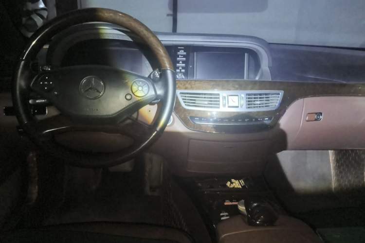 Used Mercedes-Benz S-Class 2012 S 300 L Luxury Grand Edition Center Console