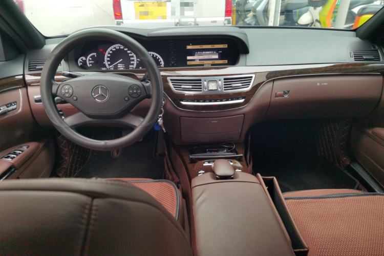 Used Mercedes-Benz S-Class 2012 S 300 L Business Standard Model Center Console