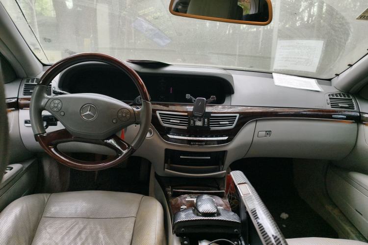 Used Mercedes-Benz S-Class 2012 S 400 L HYBRID Grand Edition Center Console