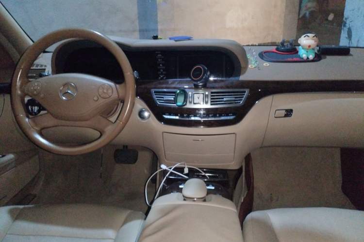 Used Mercedes-Benz S-Class 2012 S 300 L Business-Class Grand Edition Center Console
