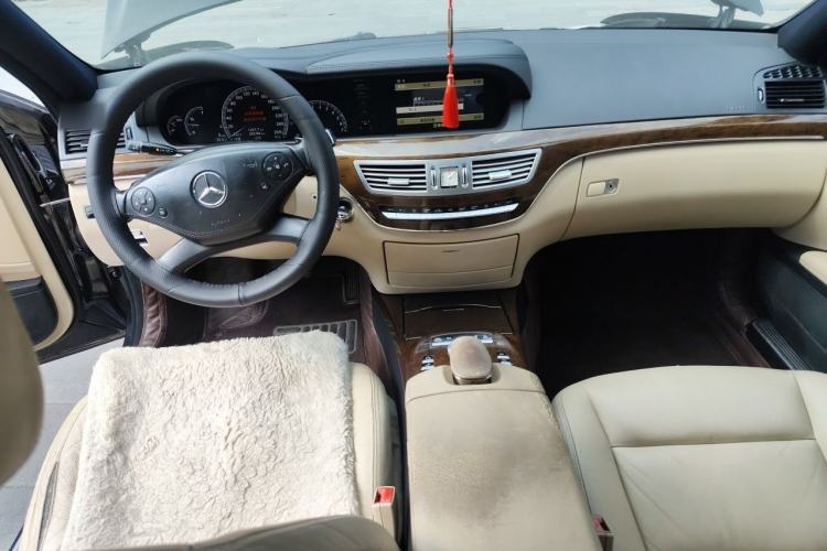 Used Mercedes-Benz S-Class 2012 S 300 L Business Standard Model Center Console