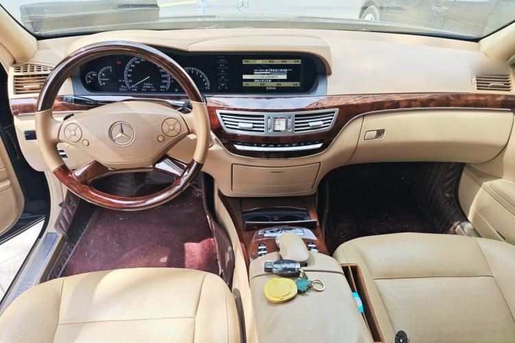 Used Mercedes-Benz S-Class 2012 S 300 L Luxury Grand Edition Center Console