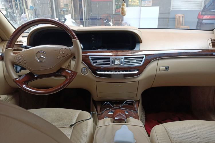 Used Mercedes-Benz S-Class 2012 S 350 L 4MATIC Grand Edition Center Console