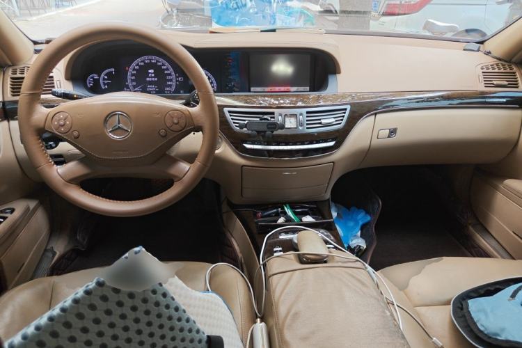 Used Mercedes-Benz S-Class 2012 S 300 L Luxury Grand Edition Center Console