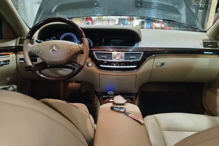 Used Mercedes-Benz S-Class 2012 S 350 L Grand Edition Center Console