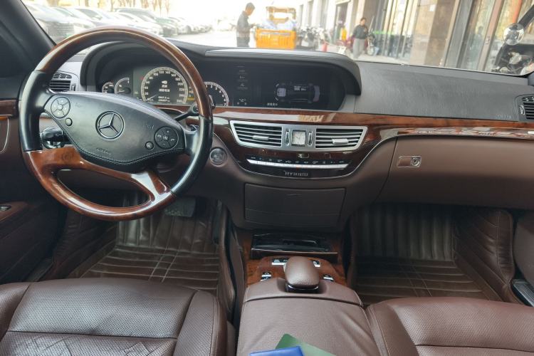 Used Mercedes-Benz S-Class 2012 S 400 L HYBRID Grand Edition Center Console