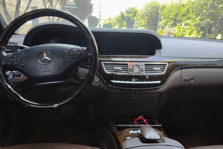 Used Mercedes-Benz S-Class 2012 S 300 L Business-Class Grand Edition Center Console