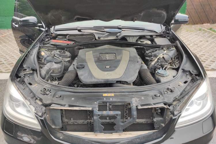Used Mercedes-Benz S-Class 2012 S 300 L Business-Class Grand Edition Engine Bay