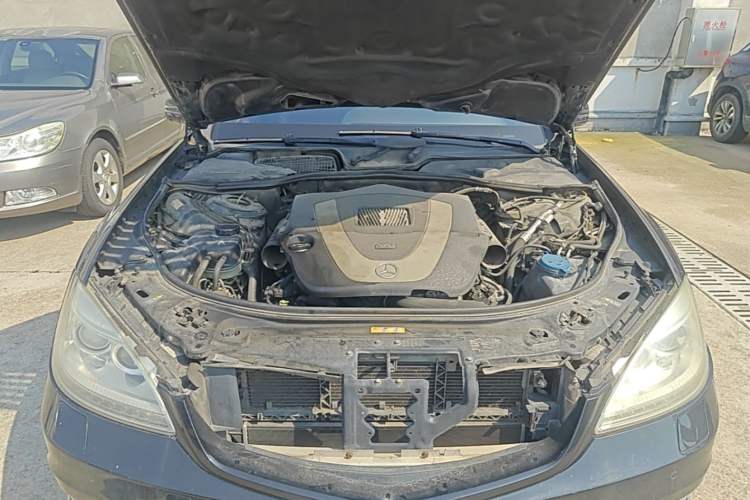 Used Mercedes-Benz S-Class 2012 S 400 L HYBRID Grand Edition Engine Bay