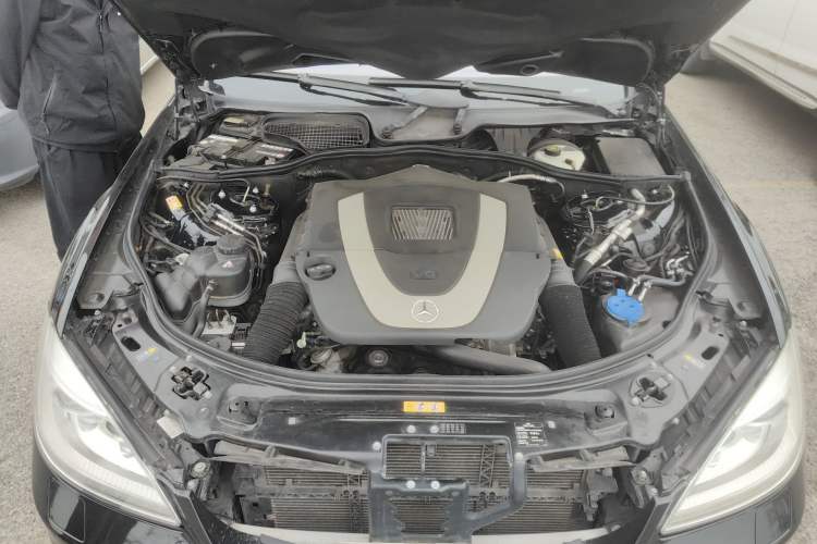 Used Mercedes-Benz S-Class 2012 S 300 L Business-Class Grand Edition Engine Bay