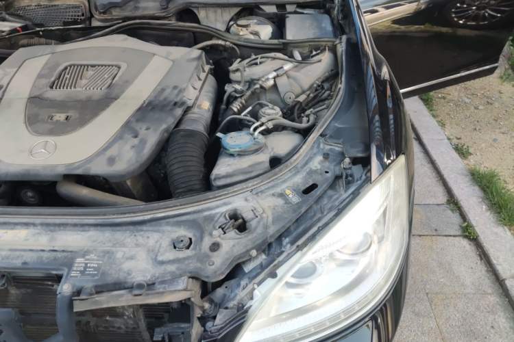 Used Mercedes-Benz S-Class 2012 S 300 L Business-Class Grand Edition Engine Bay Left
