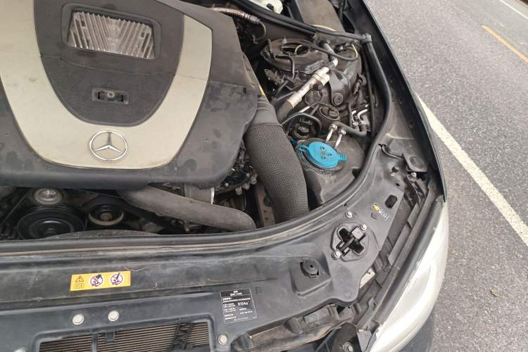 Used Mercedes-Benz S-Class 2012 S 300 L Luxury Grand Edition Engine Bay Left