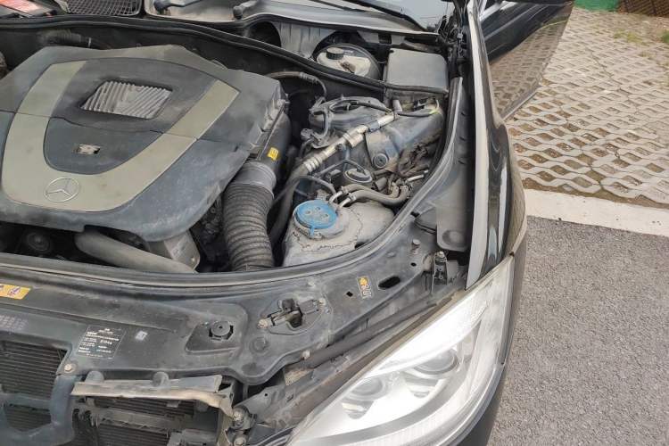 Used Mercedes-Benz S-Class 2012 S 300 L Business-Class Grand Edition Engine Bay Left