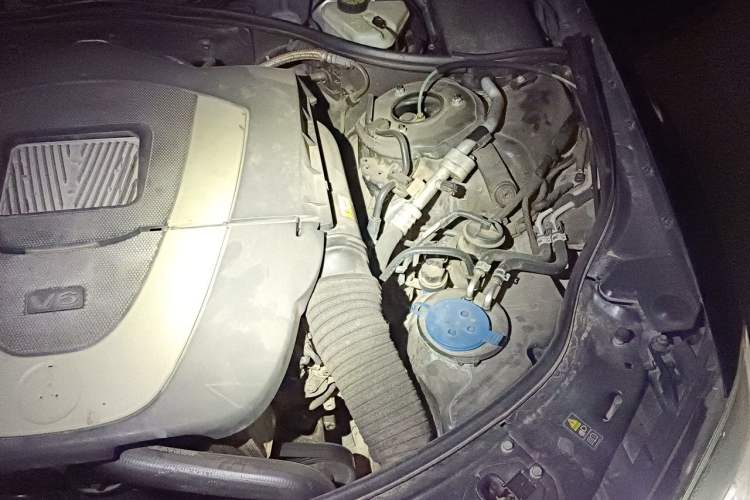 Used Mercedes-Benz S-Class 2012 S 300 L Business-Class Grand Edition Engine Bay Left