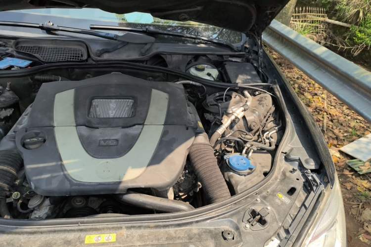 Used Mercedes-Benz S-Class 2012 S 300 L Business-Class Grand Edition Engine Bay Left