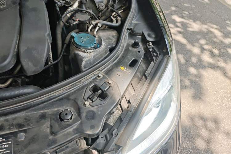 Used Mercedes-Benz S-Class 2012 S 350 L Grand Edition Engine Bay Left