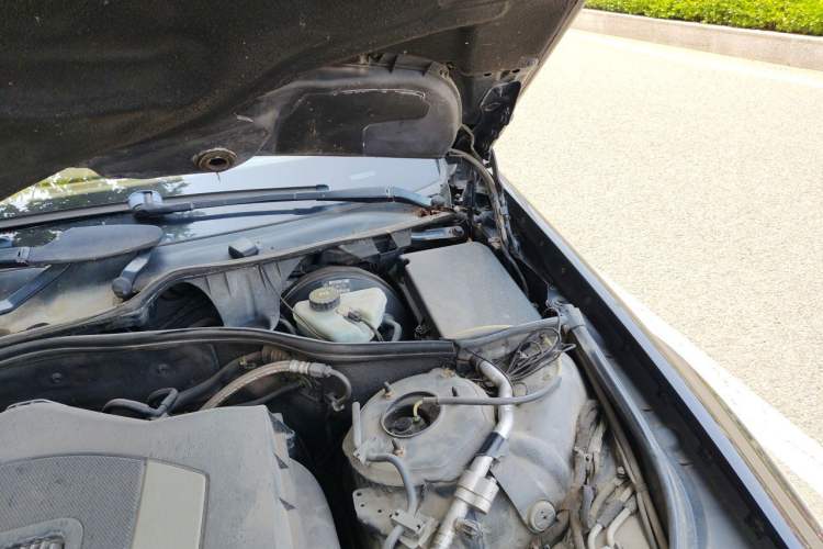 Used Mercedes-Benz S-Class 2012 S 300 L Business-Class Grand Edition Engine Bay Left