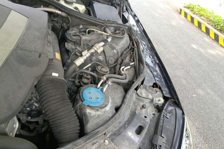 Used Mercedes-Benz S-Class 2012 S 300 L Business-Class Grand Edition Engine Bay Left