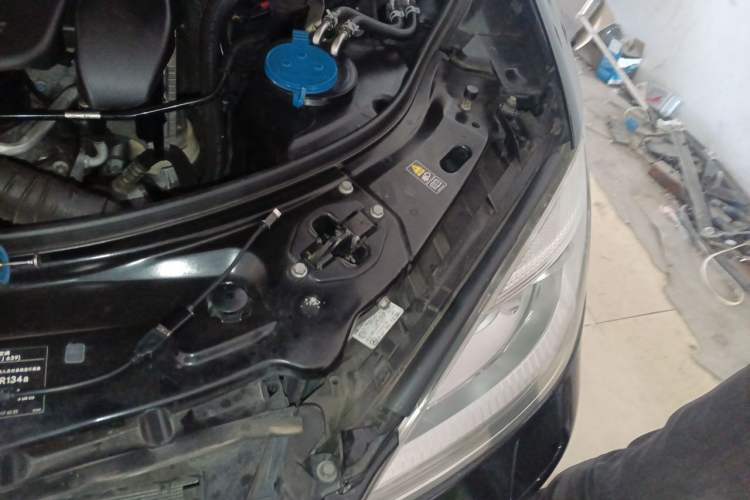 Used Mercedes-Benz S-Class 2012 S 350 L 4MATIC Grand Edition Engine Bay Left
