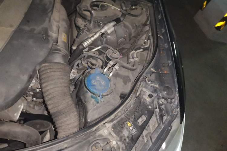 Used Mercedes-Benz S-Class 2012 S 300 L Business-Class Grand Edition Engine Bay Left