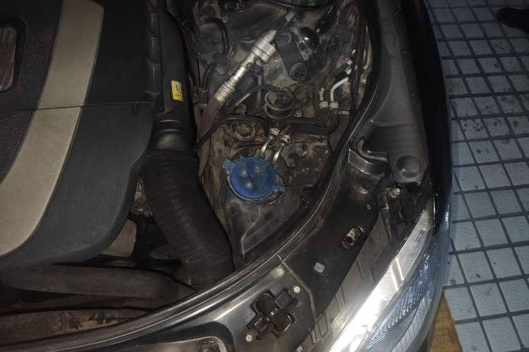 Used Mercedes-Benz S-Class 2012 S 300 L Luxury Grand Edition Engine Bay Left
